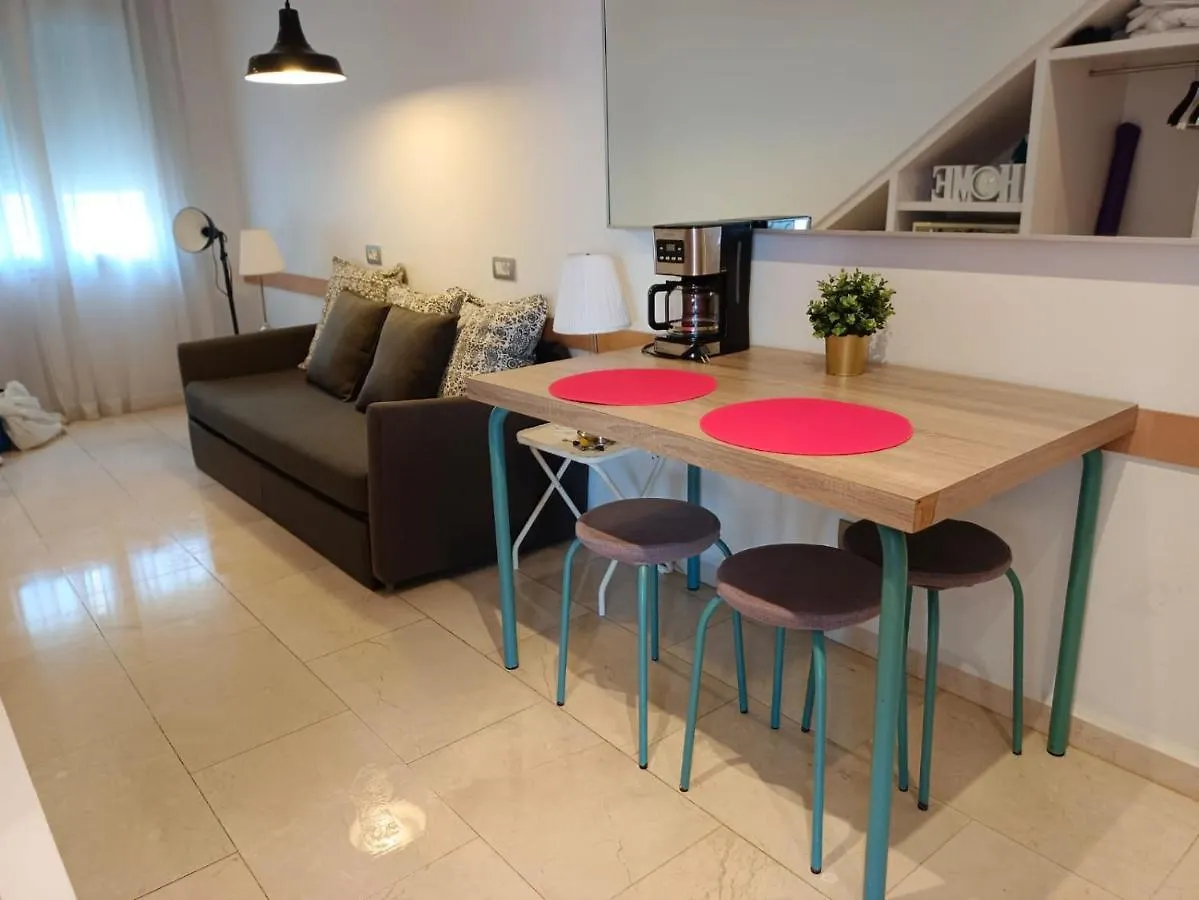 Hostel By Paseo De Colon Apartment Spain